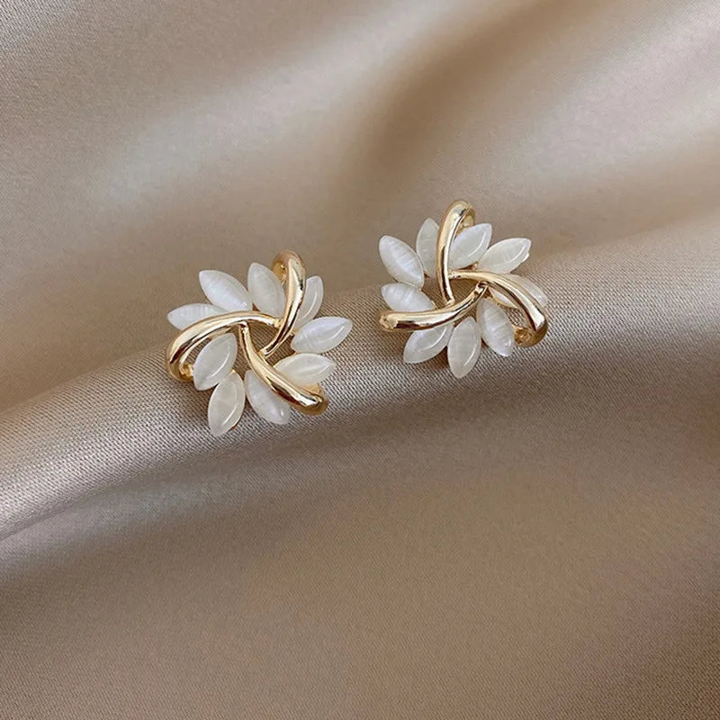 ZAKOL New Temperament Flower Earrings for Women Girls Sweet Korean Fashion Gold Color Crystal Zircon Party Accessories