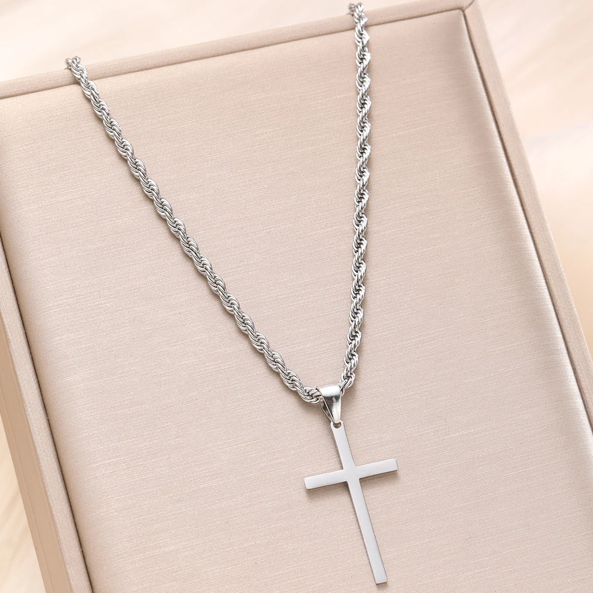 Men's and women's new cross pendant necklace, minimalist gold jewelry, men's and women's necklace
