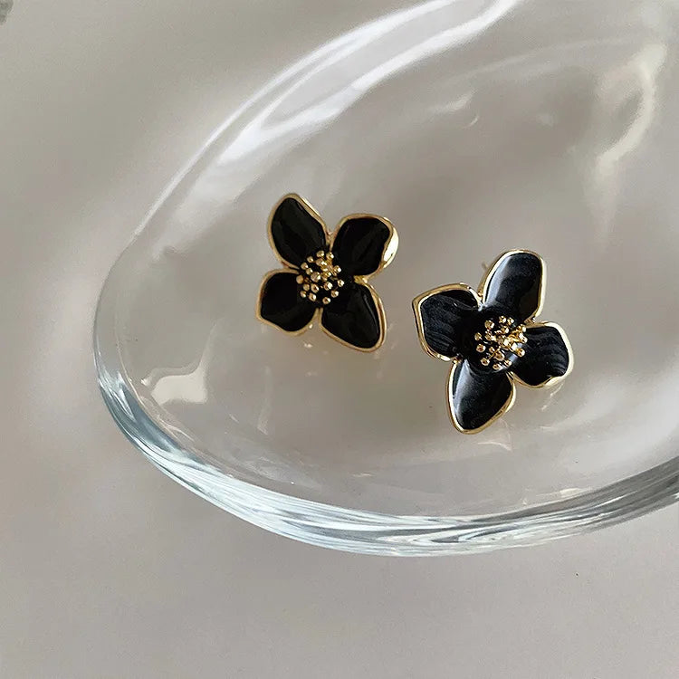 White Color Dripping Oil Flower Stud Earrings for Women Four-petal Gold Electroplating Ear Stud New Trendy Girls Vintage Jewelry