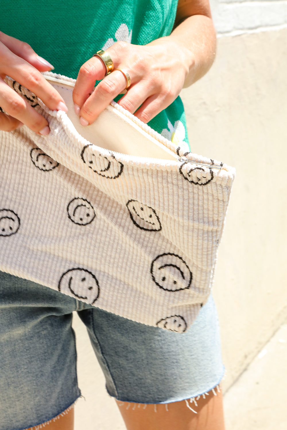 Ivory Smily Face Cloth Zipper Ribbed Travel Bag