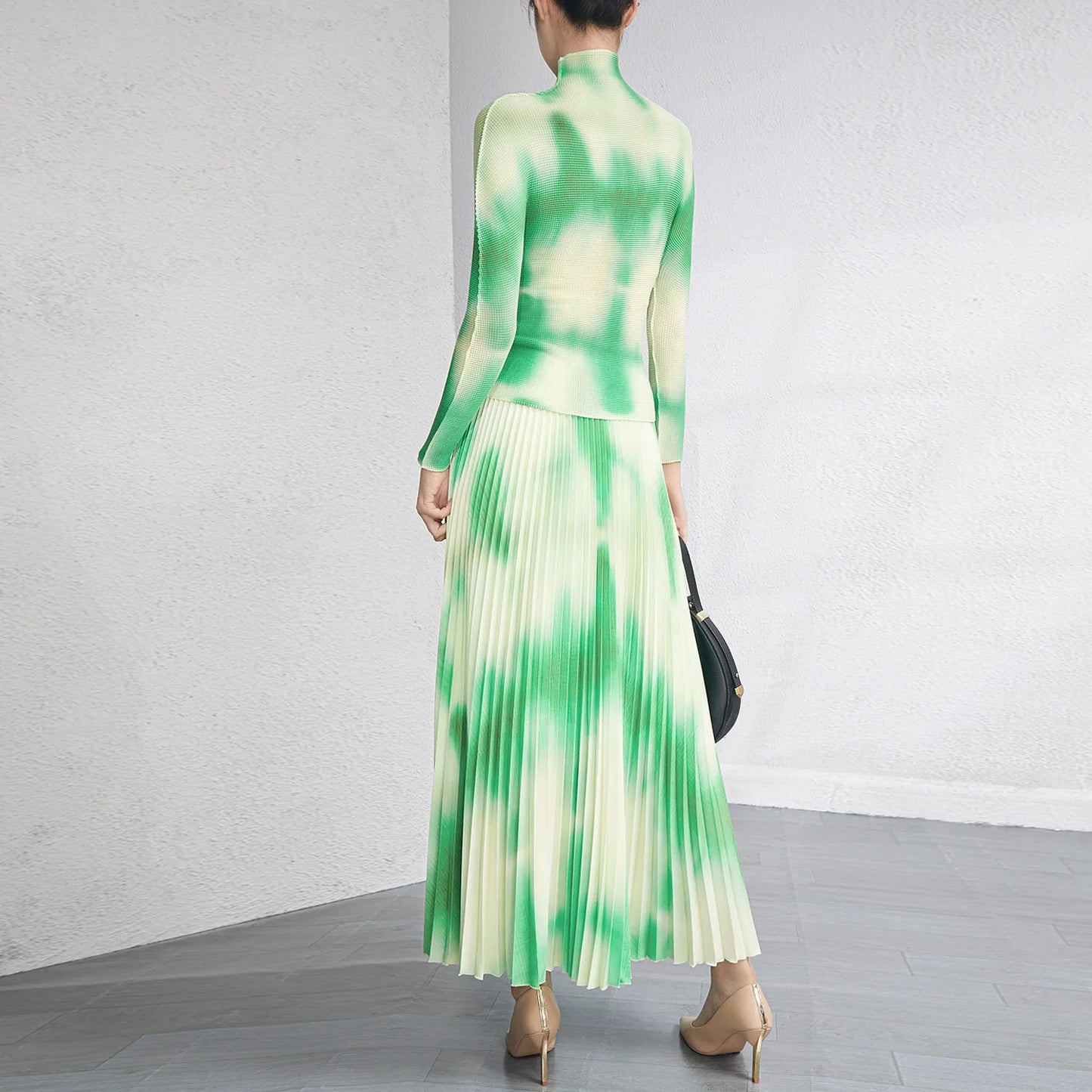 Miyake Fashion Suit Dress 2025 Spring and Summer New Pleated Stretch T-shirt Big Size Half Skirt 2-piece Set