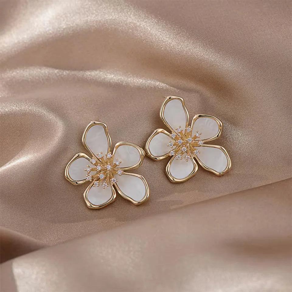White Color Dripping Oil Flower Stud Earrings for Women Four-petal Gold Electroplating Ear Stud New Trendy Girls Vintage Jewelry