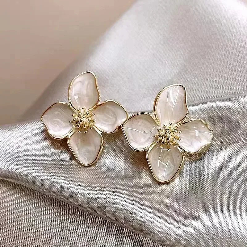 White Color Dripping Oil Flower Stud Earrings for Women Four-petal Gold Electroplating Ear Stud New Trendy Girls Vintage Jewelry