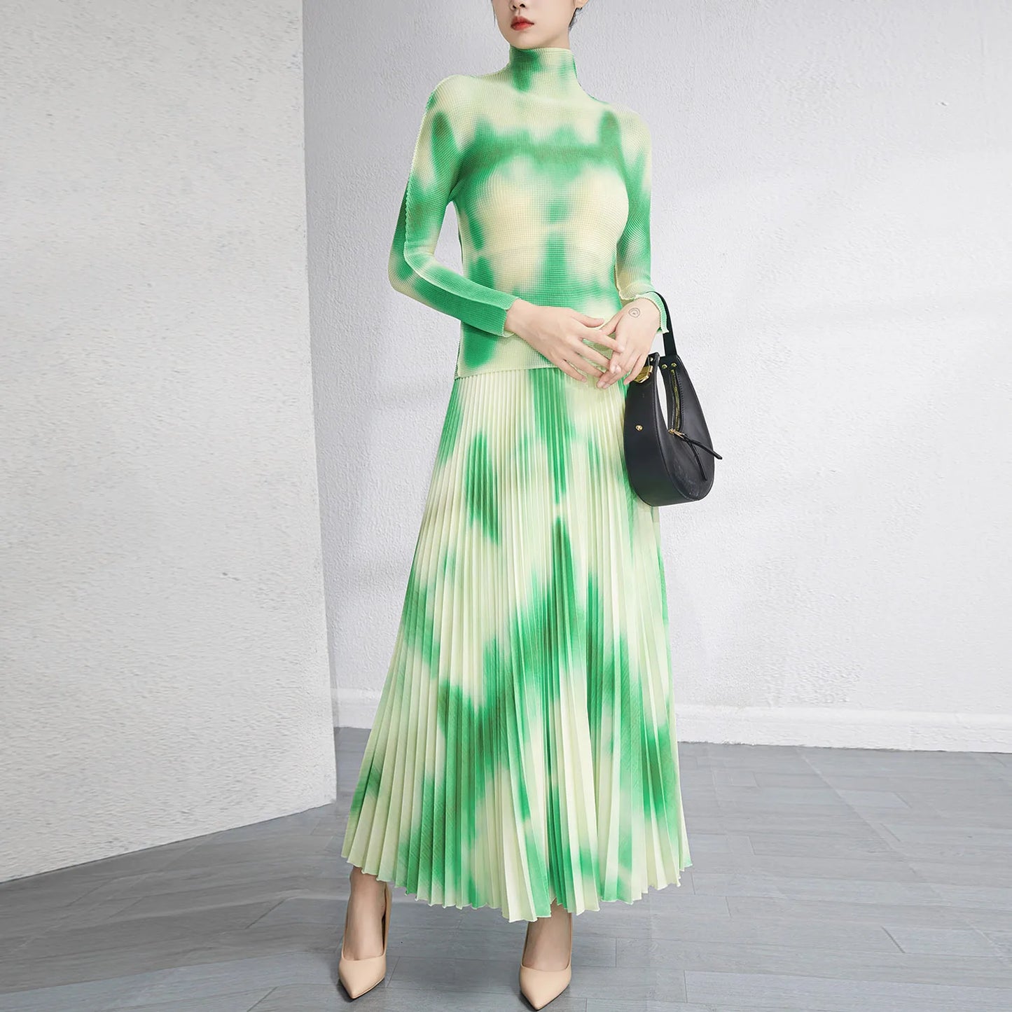 Miyake Fashion Suit Dress 2025 Spring and Summer New Pleated Stretch T-shirt Big Size Half Skirt 2-piece Set