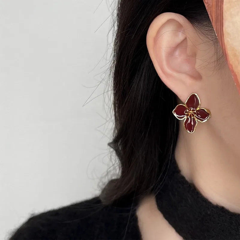 White Color Dripping Oil Flower Stud Earrings for Women Four-petal Gold Electroplating Ear Stud New Trendy Girls Vintage Jewelry