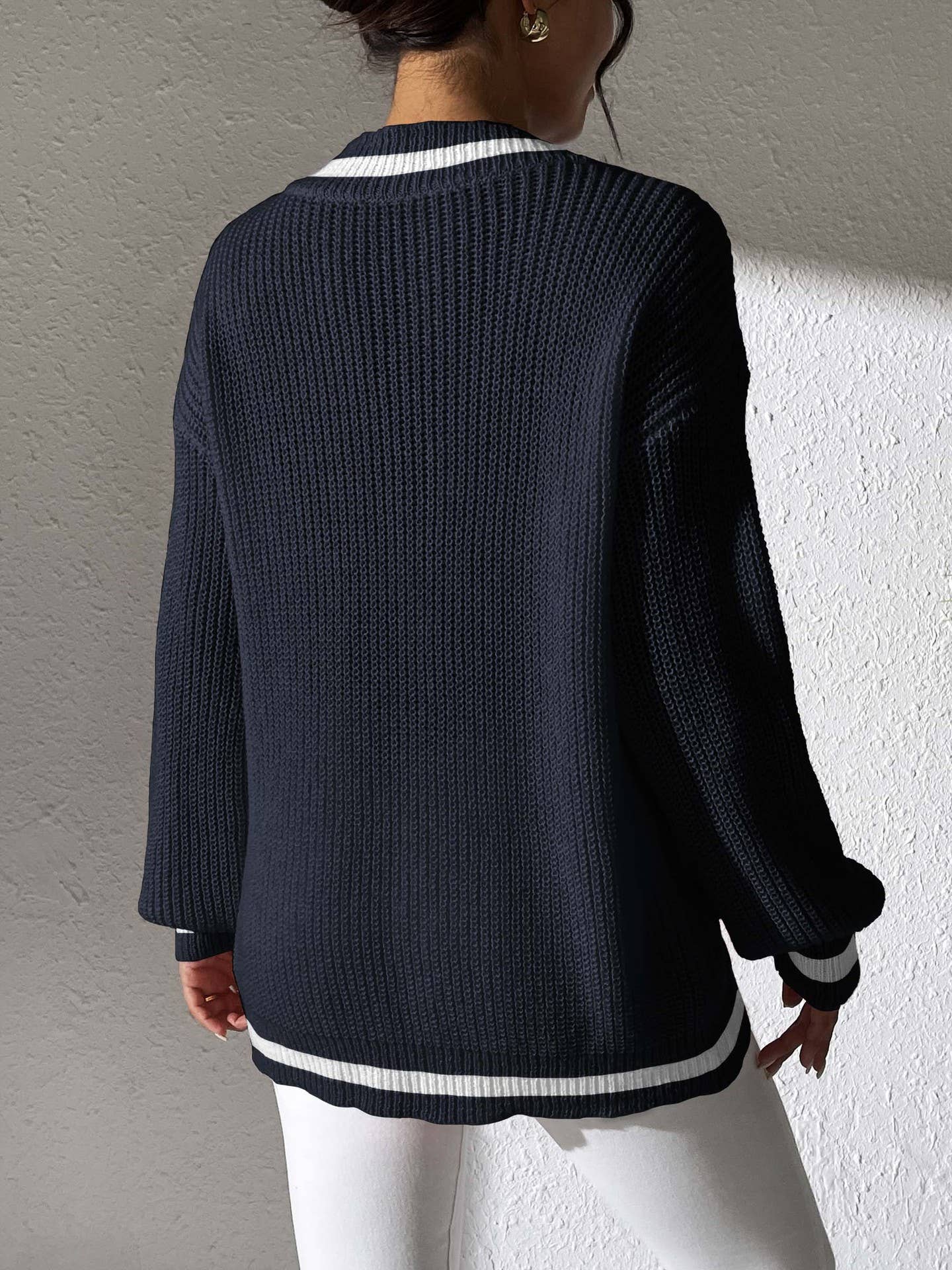 Rosa (NP) - Contrast V-neck long sleeve sweater: Navy / White