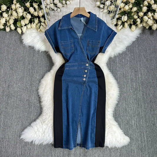 French Senior Sense Temperament Pack Hip Slit Dress. Summer Design Sense Spell Color Button Adornment Short-sleeve Denim Dress