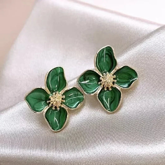 White Color Dripping Oil Flower Stud Earrings for Women Four-petal Gold Electroplating Ear Stud New Trendy Girls Vintage Jewelry