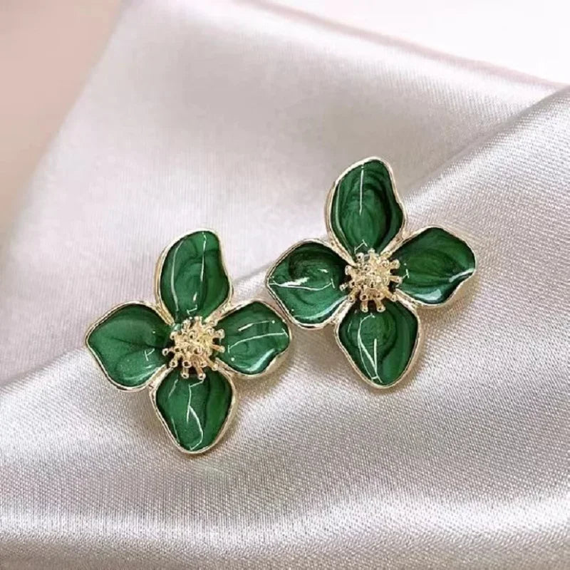 White Color Dripping Oil Flower Stud Earrings for Women Four-petal Gold Electroplating Ear Stud New Trendy Girls Vintage Jewelry