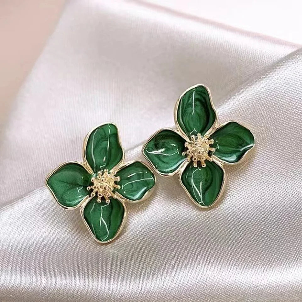 White Color Dripping Oil Flower Stud Earrings for Women Four-petal Gold Electroplating Ear Stud New Trendy Girls Vintage Jewelry